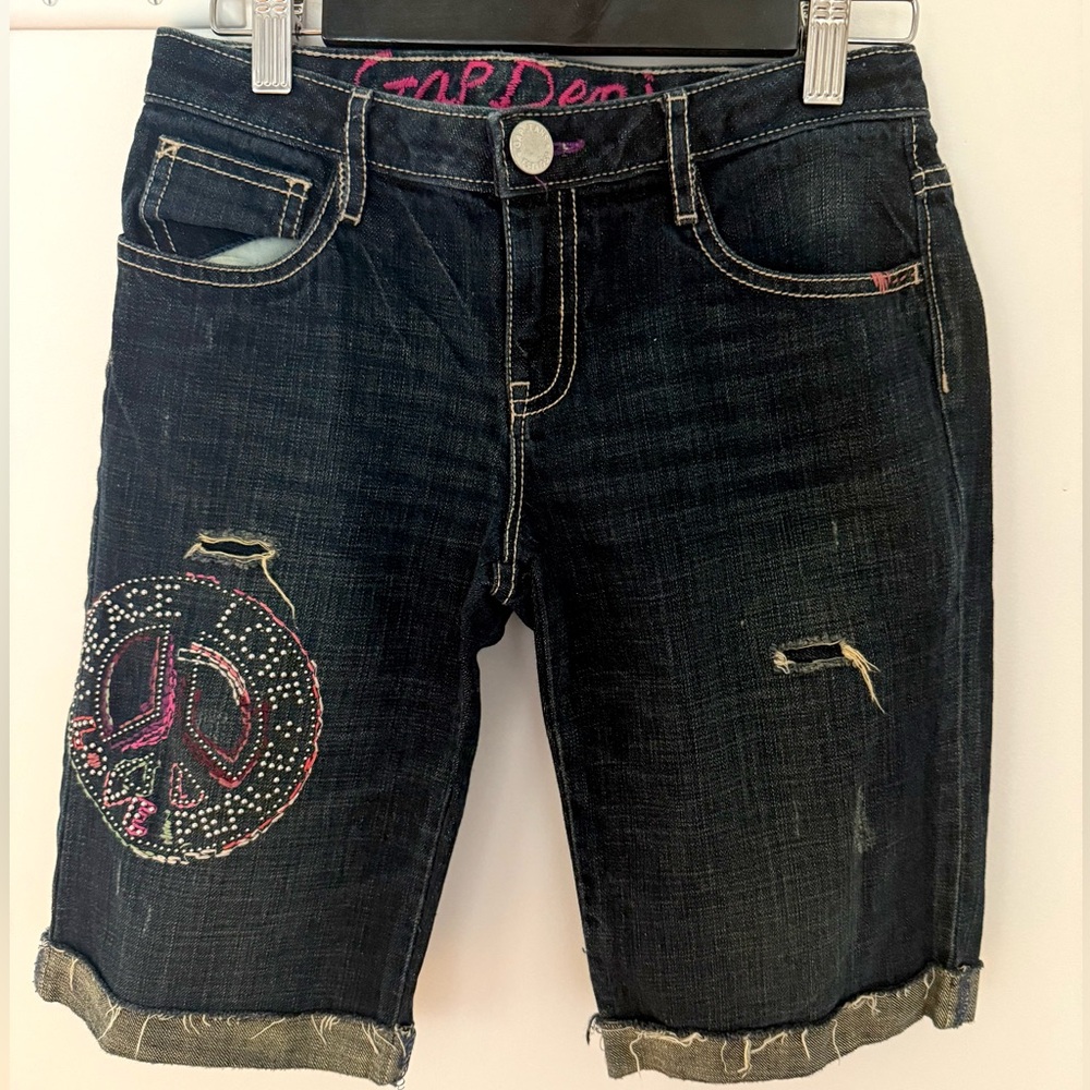 Gap Girls Bermuda Denim Capri Jeans Peace Sign Embroidered Pants Shorts
Size 14